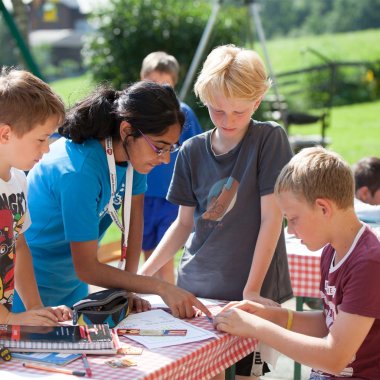 Kinder bei betreuten Aktivitäten | © young austria - Österreichs Erlebnisgästehäuser GmbH